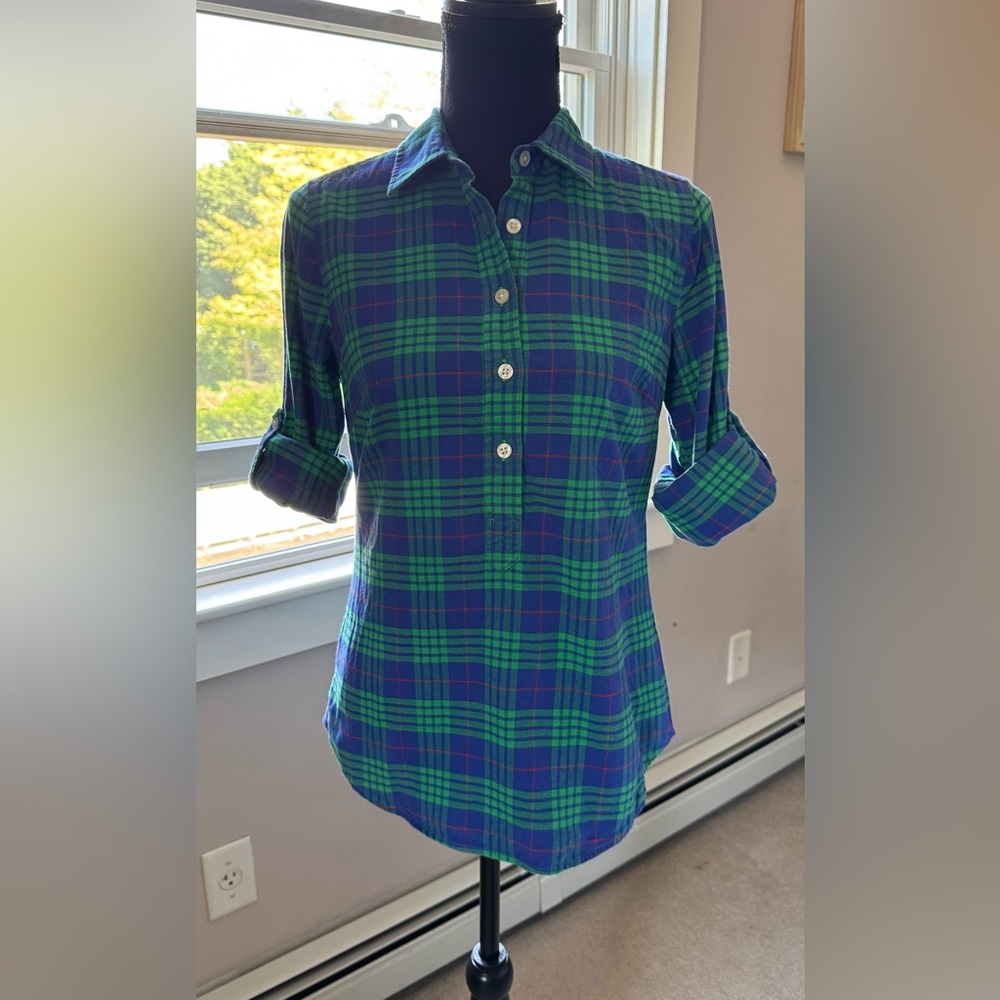 Vineyard Vines plaid‎ relaxed fit buttoned shirt women’s size 0